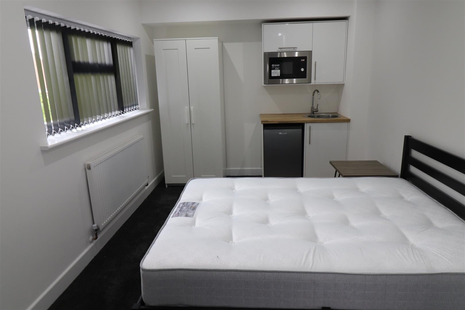 Flat Charter Avenue in Coventry