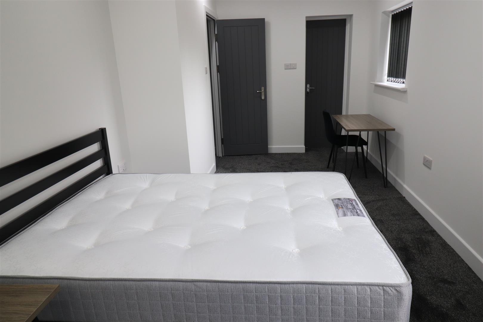 Flat Charter Avenue in Coventry