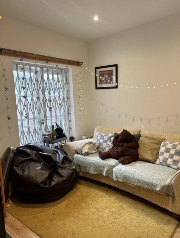 Room Avondale Square in Greater London