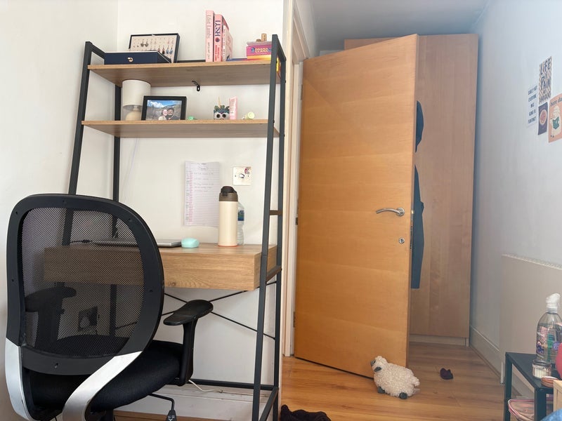 Room Avondale Square in Greater London