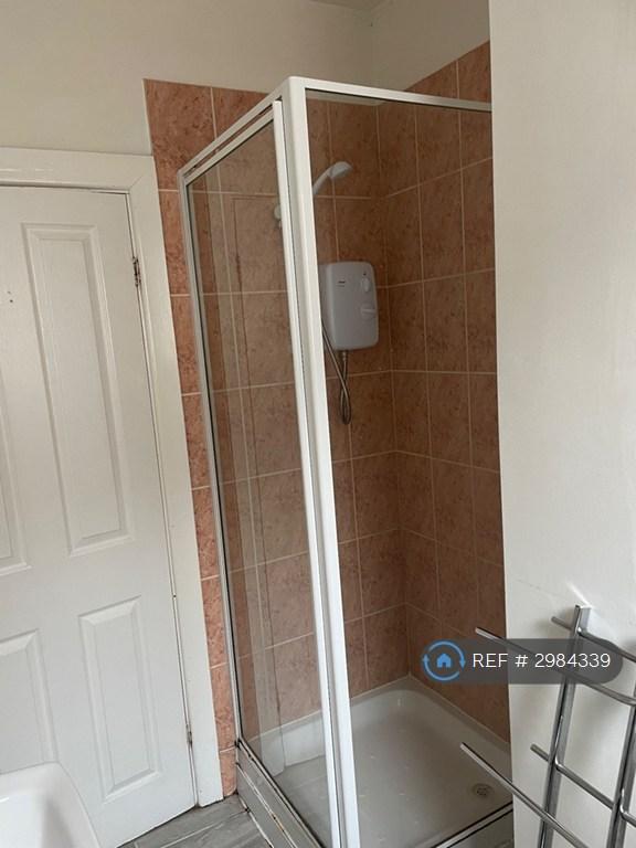Room Gwydr Crescent in Swansea