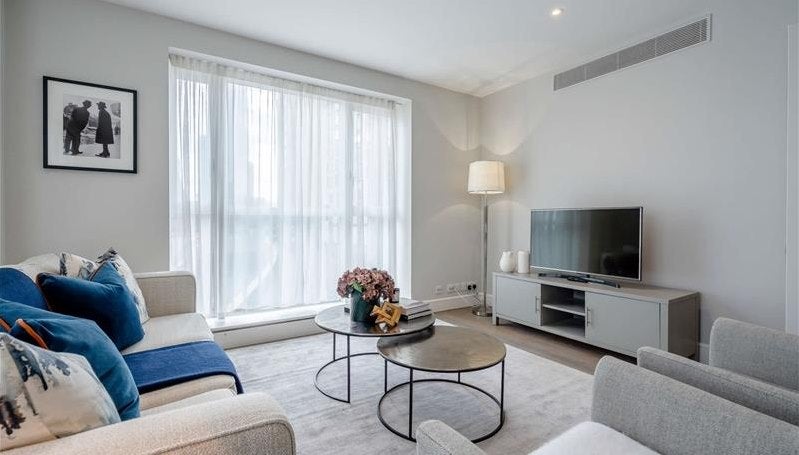 Flat Westferry Circus in Greater London