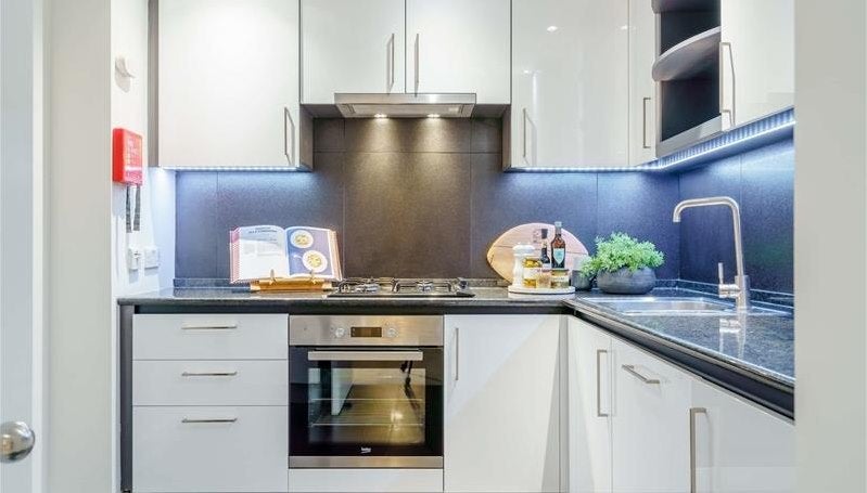 Flat Westferry Circus in Greater London