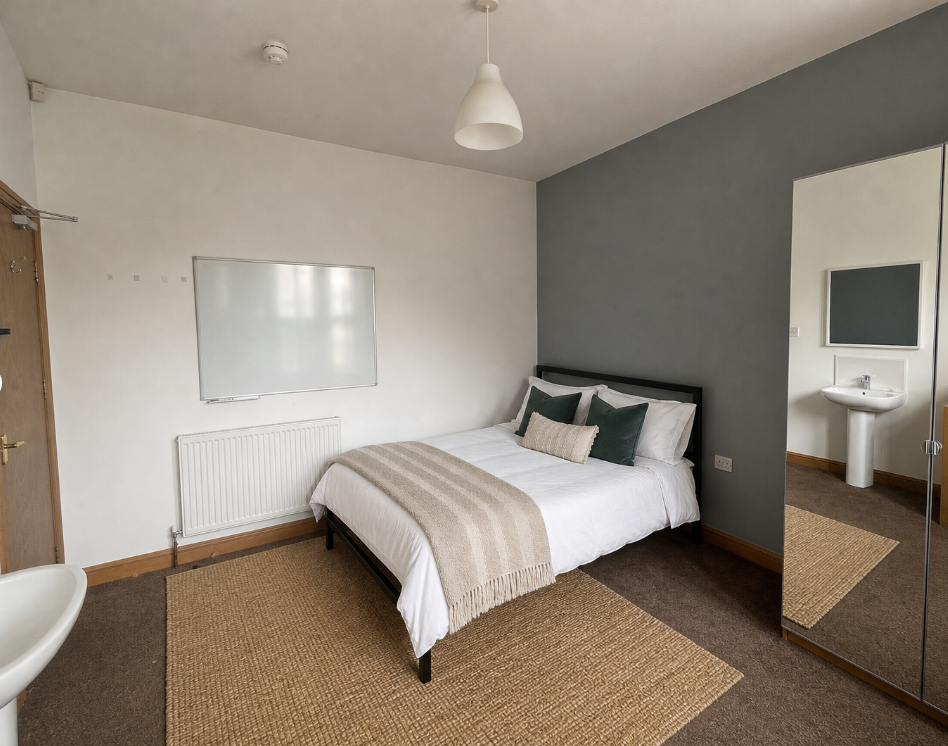 Room Lois Avenue in Nottingham