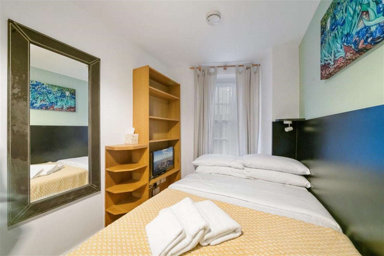 Flat Cartwright Gardens in Greater London