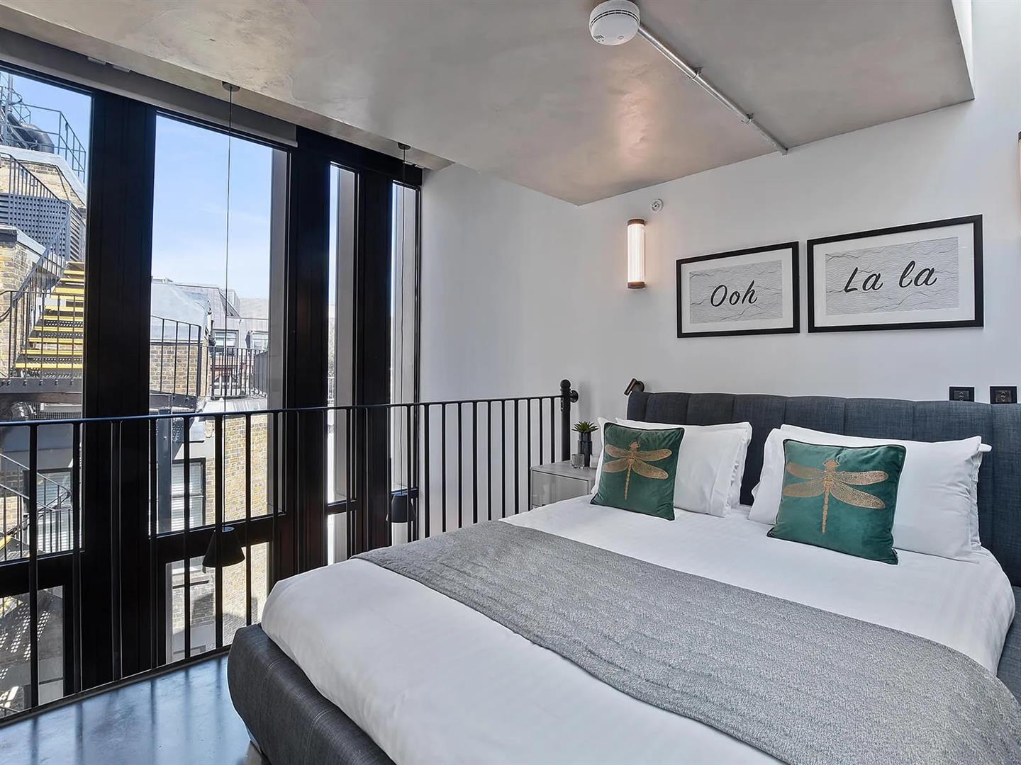 Flat Bourchier Street in London
