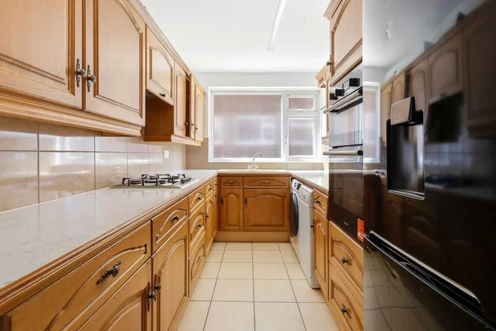 Flat Holder Close in Greater London