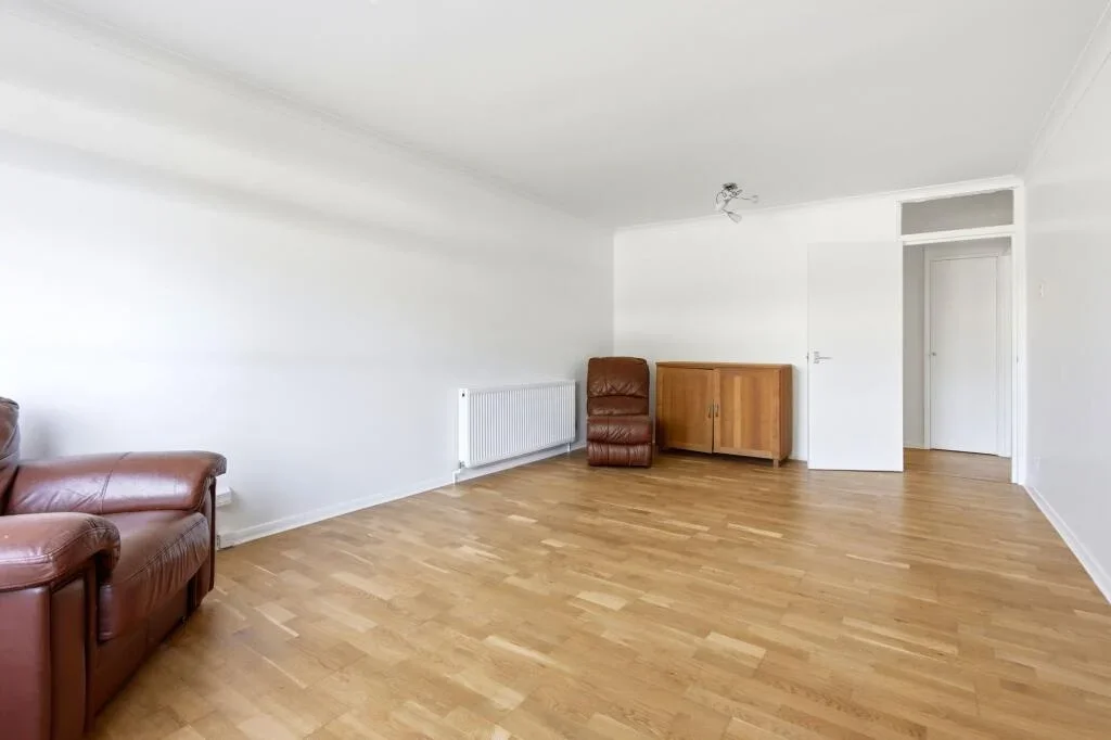 Flat Holder Close in Greater London
