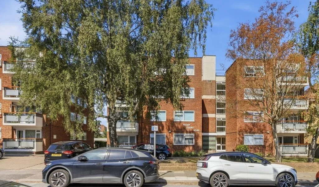 Flat Holder Close in Greater London