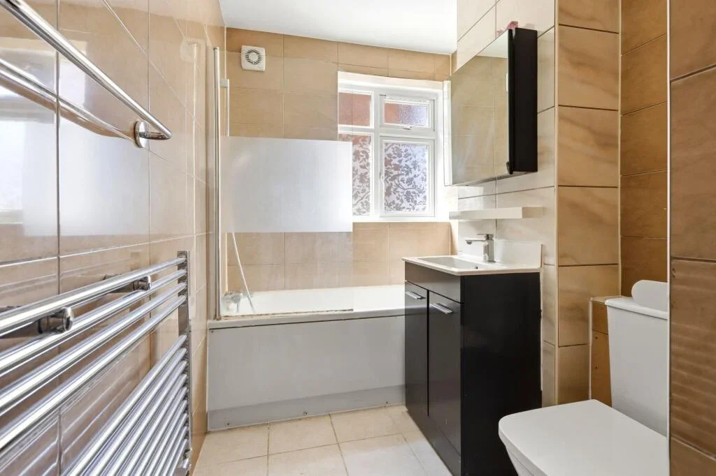 Flat Holder Close in Greater London