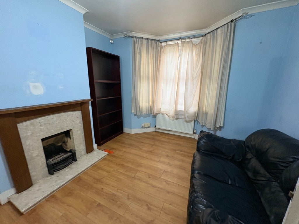 House Golden Crescent in Greater London