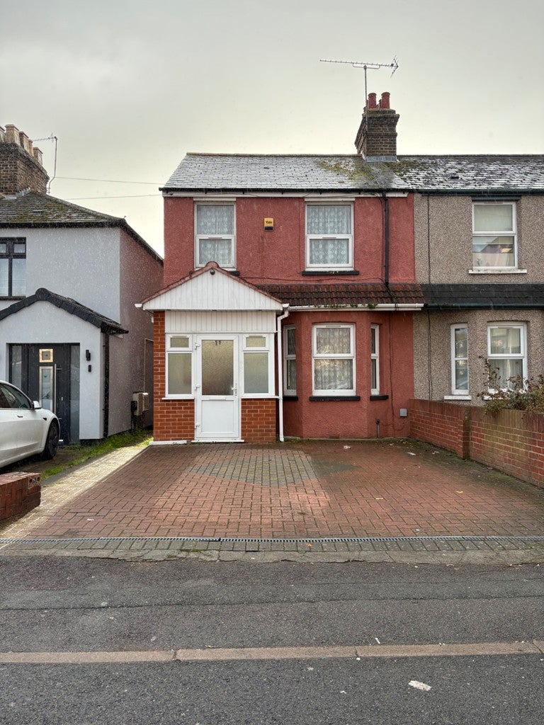 House Golden Crescent in Greater London