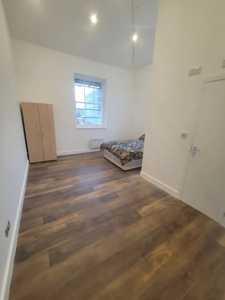 Room Beethoven Street in City of Westminster