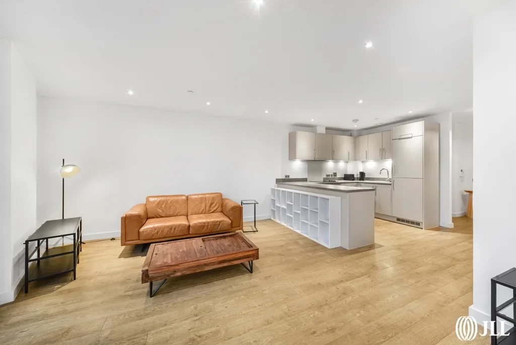 Flat Cambridge Road in Greater London