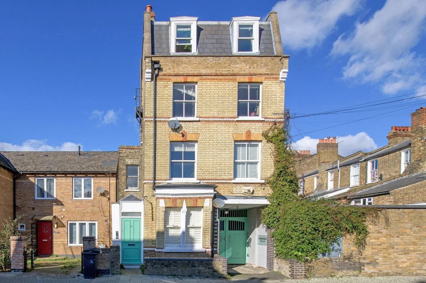 Flat Nealden Street in Greater London