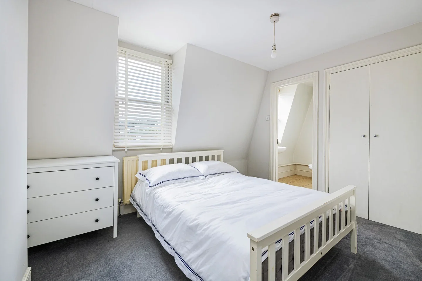 Flat Nealden Street in Greater London