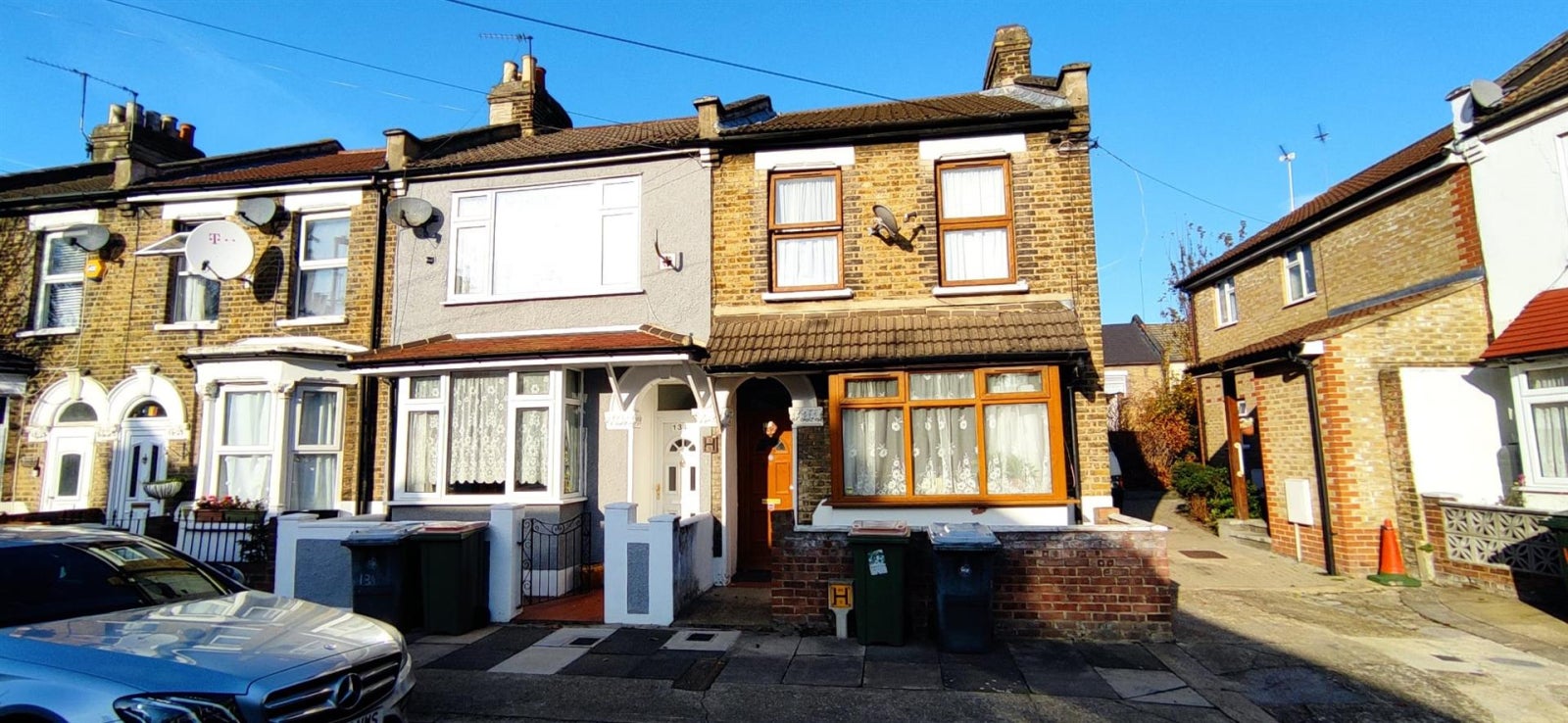 Flat Hollybush Street in Greater London