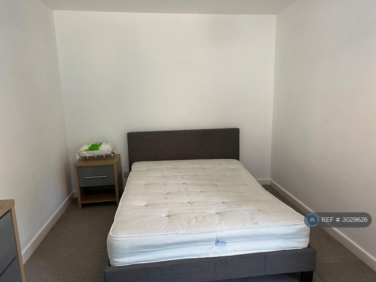 Room Exeter Close in Stevenage