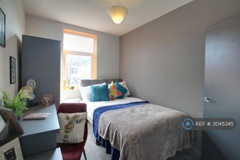 Room Lavender Road in Leicester