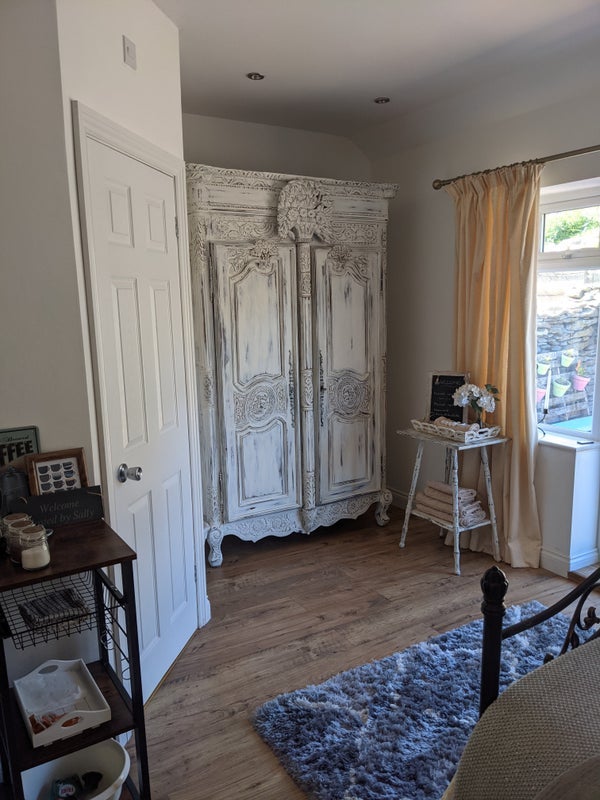Room Mountain Road in Bedwas
