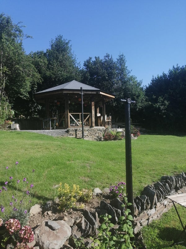 Room Mountain Road in Bedwas