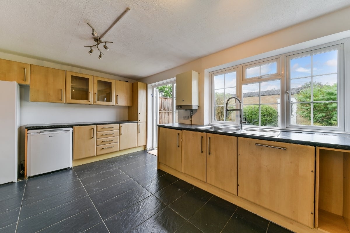 House Whitehouse Avenue in Hertsmere