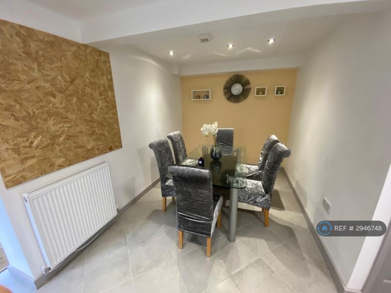 Room Barrow Close in Coventry
