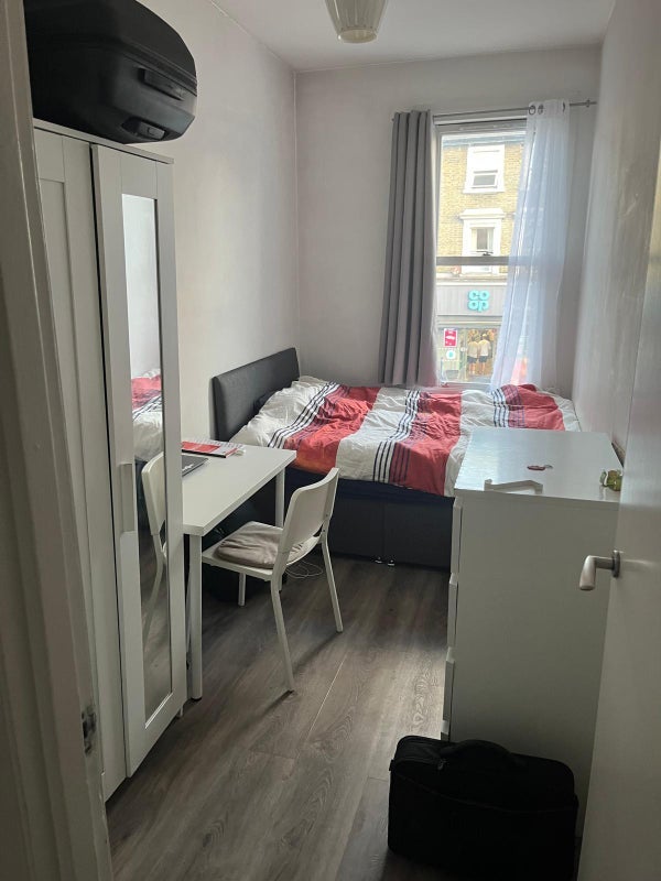 Flat Uxbridge Road in Greater London