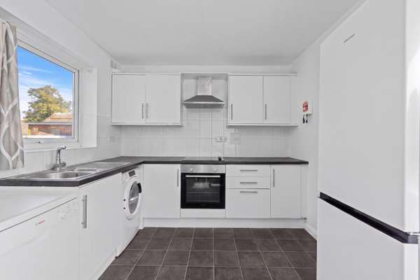 Flat Chobham Road in Ascot