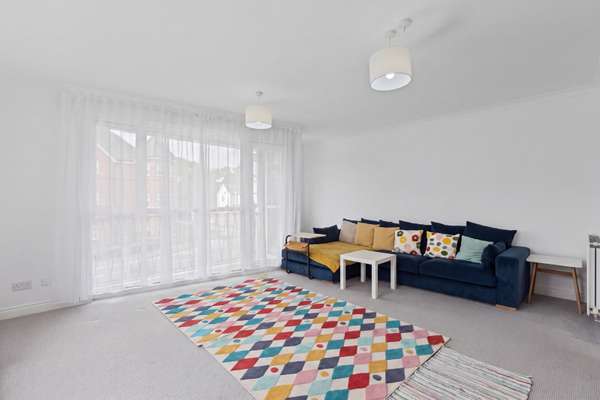 Flat Chobham Road in Ascot