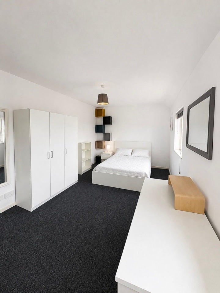 Room Sheepwood Close in Bristol