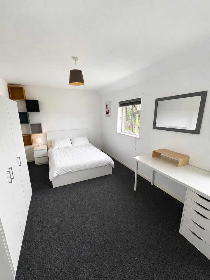 Room Sheepwood Close in Bristol