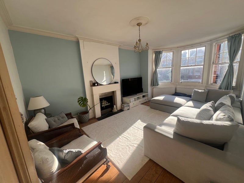Room Pinfold Road in Greater London