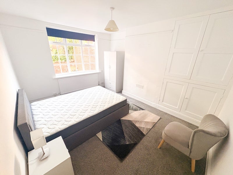 Room Harrington Drive in Nottingham
