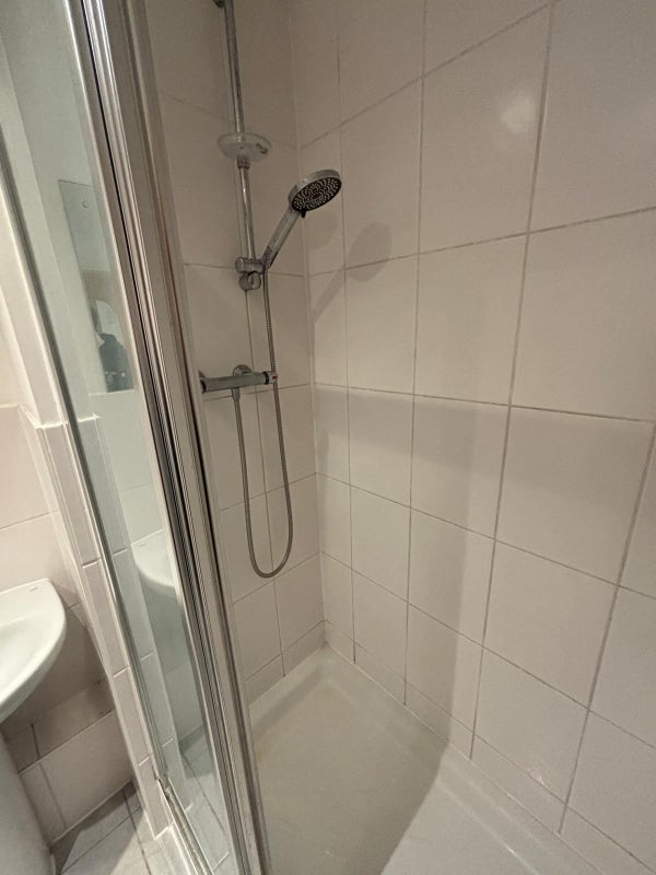 Room Deancross Street in Greater London