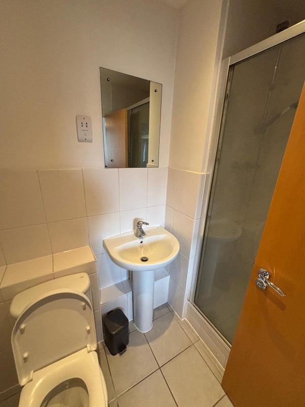 Room Deancross Street in Greater London
