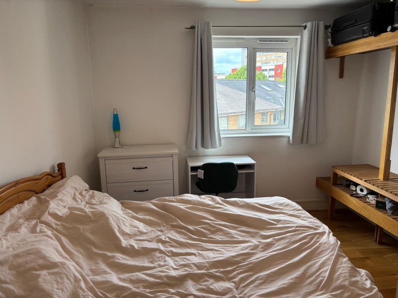 Room Deancross Street in Greater London