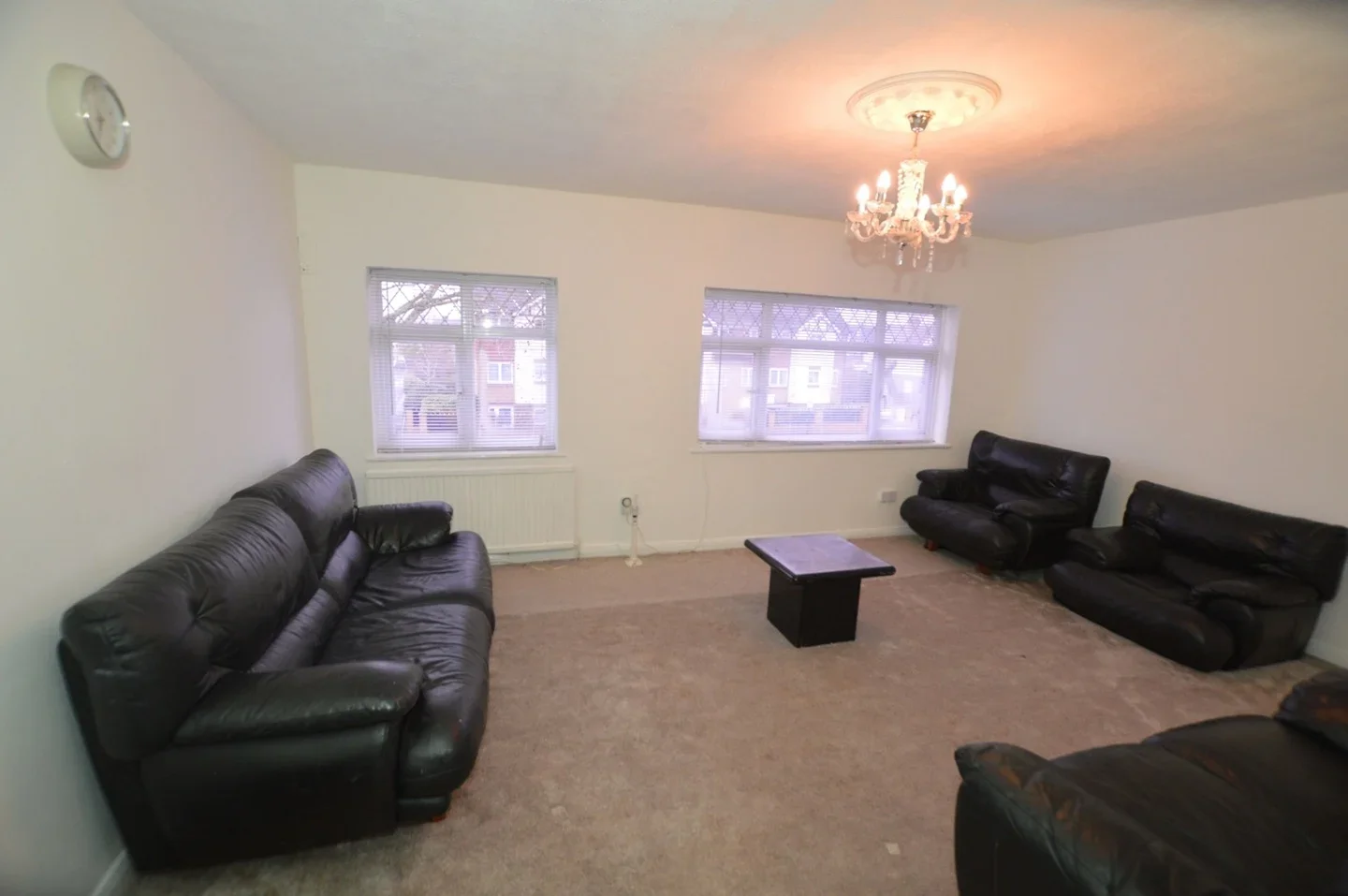 Flat Kingsley Gardens in Greater London