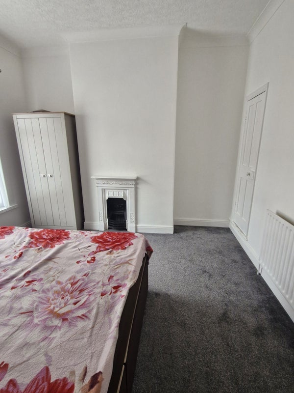 Room Nicholls Street in Coventry