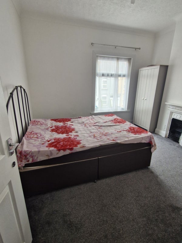 Room Nicholls Street in Coventry
