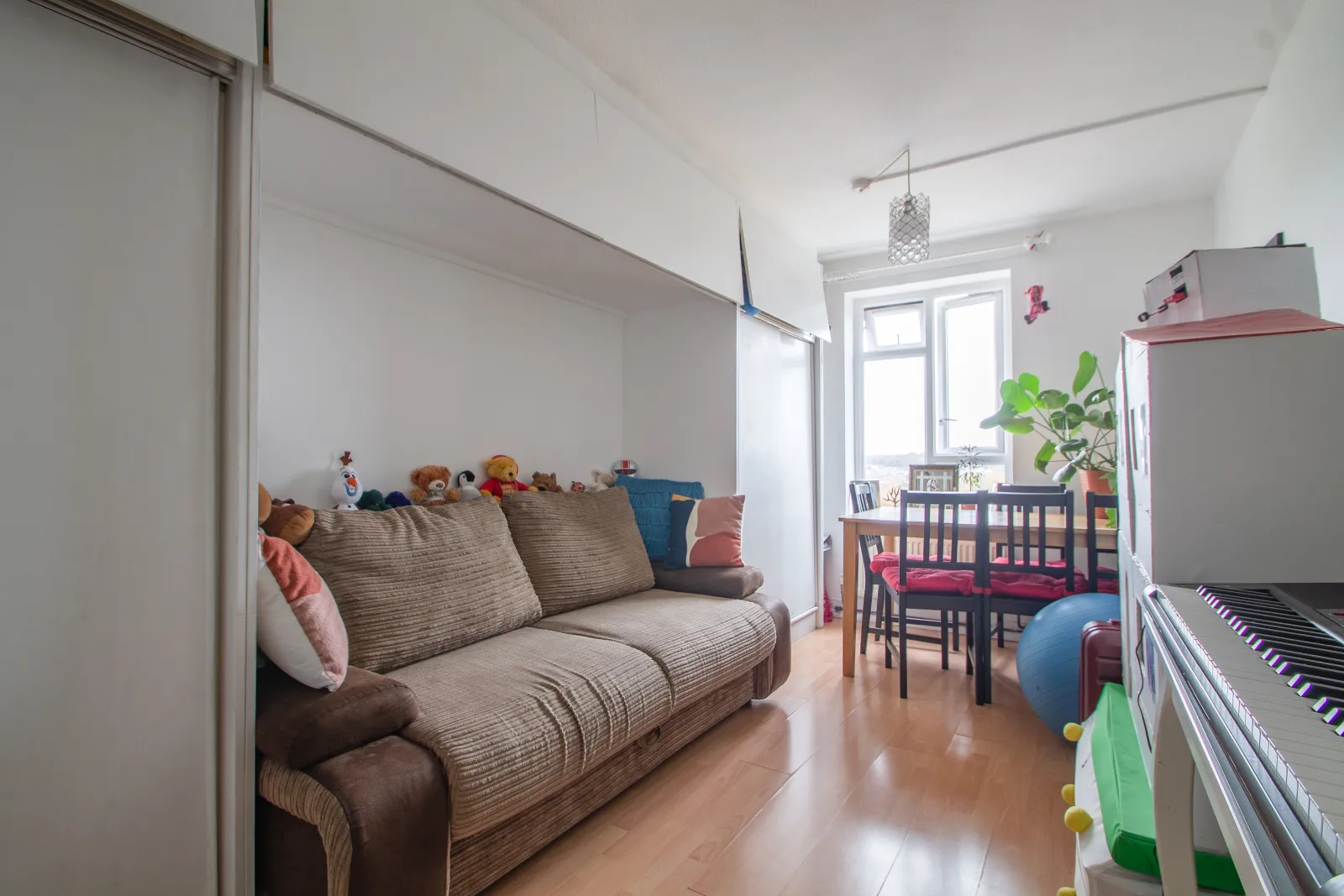 Flat Strongbow Crescent in Greater London