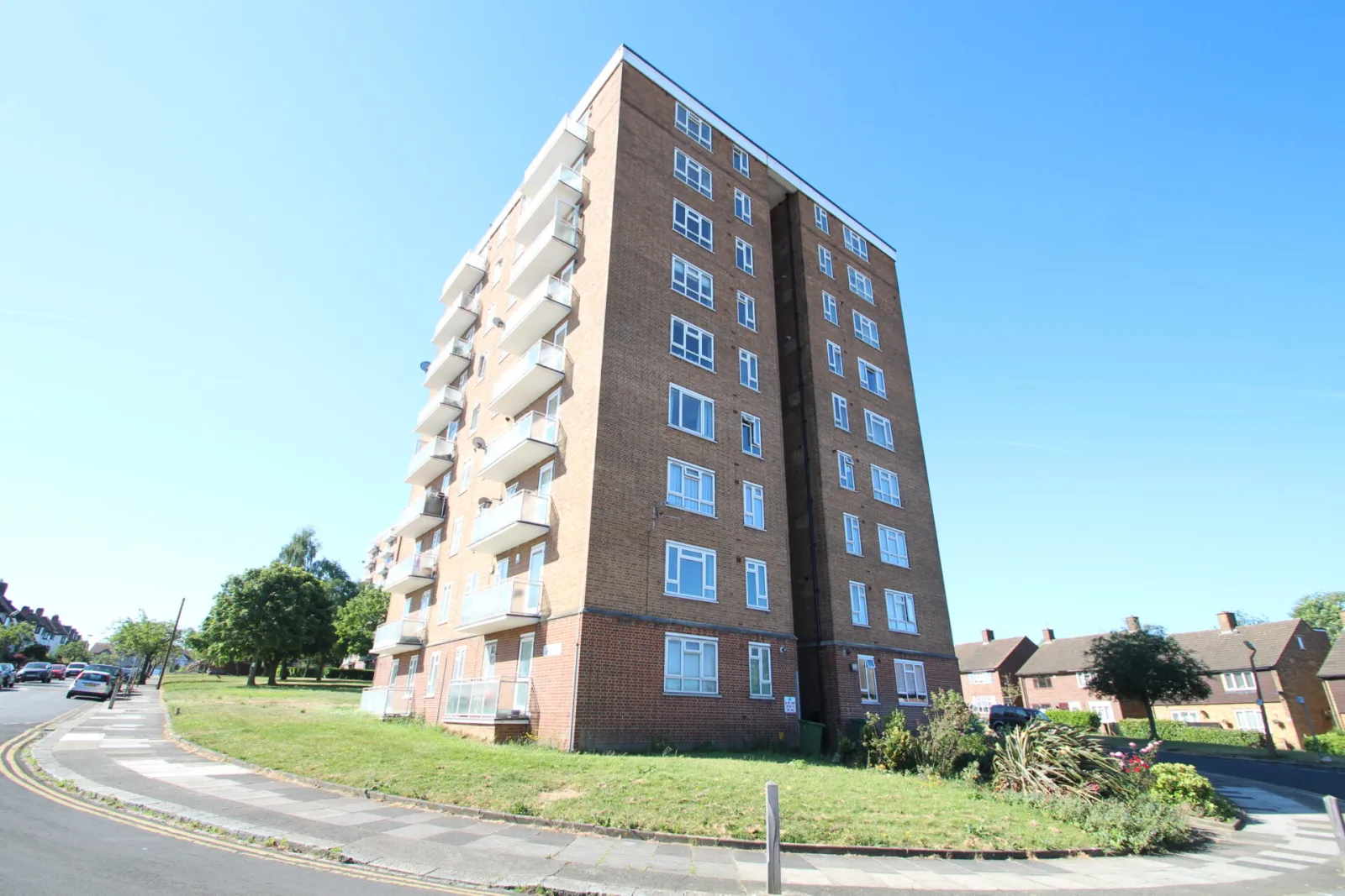 Flat Strongbow Crescent in Greater London