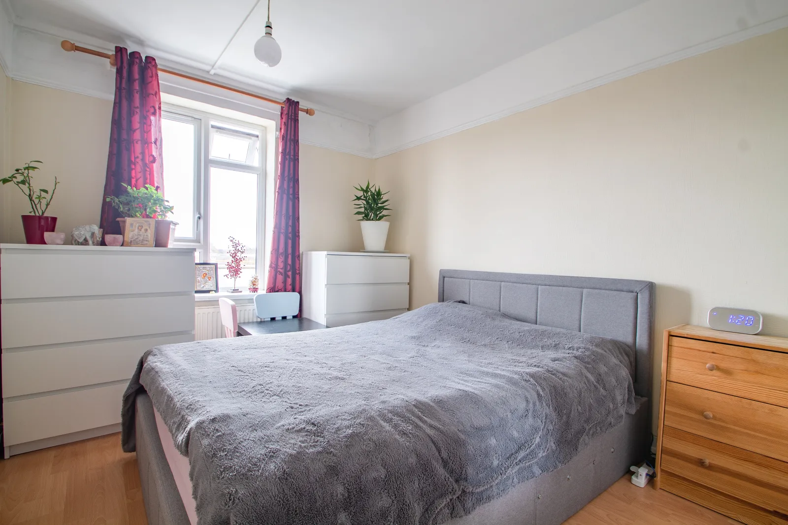 Flat Strongbow Crescent in Greater London