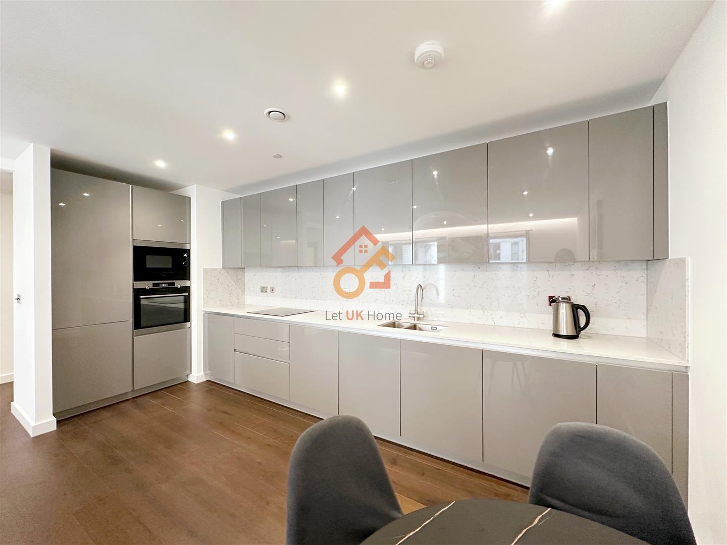 Flat Malthouse Road in Greater London