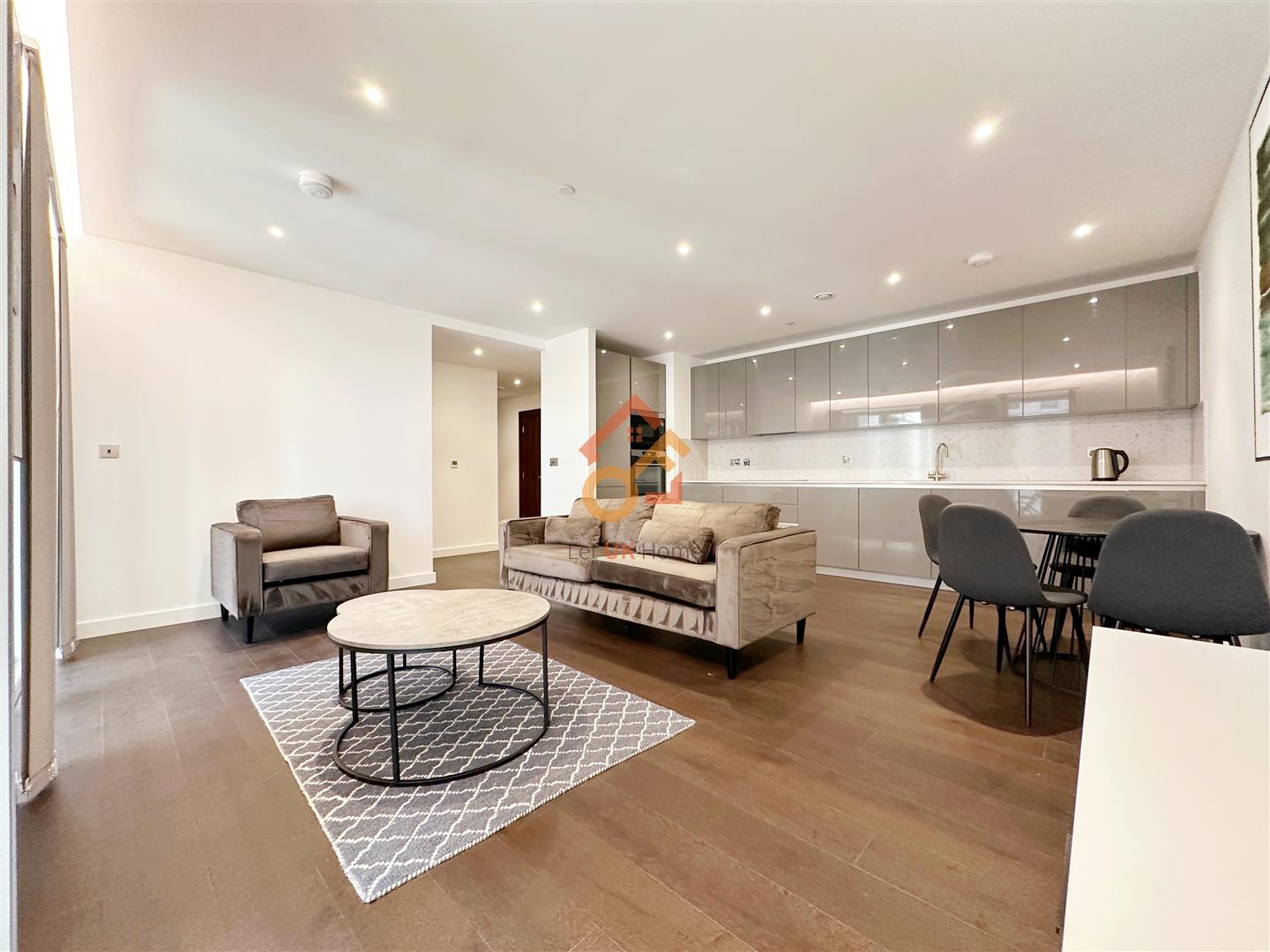 Flat Malthouse Road in Greater London