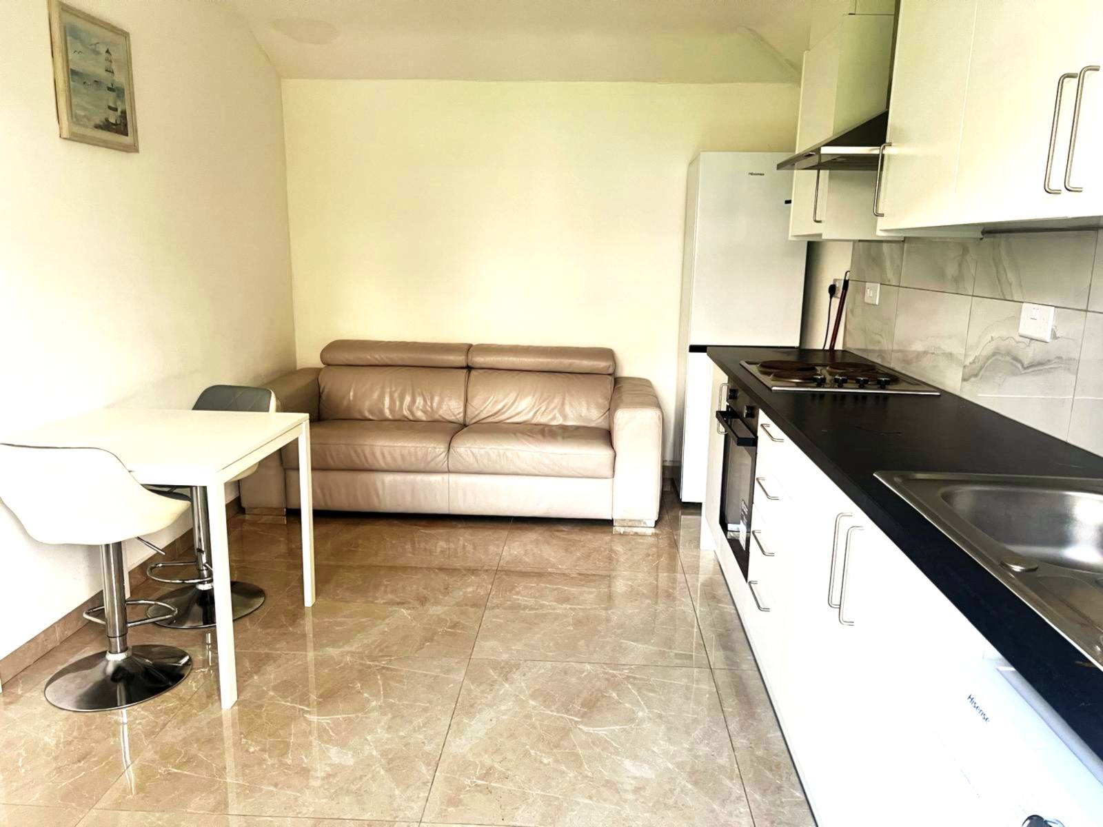 Flat Redden Court Road in Greater London