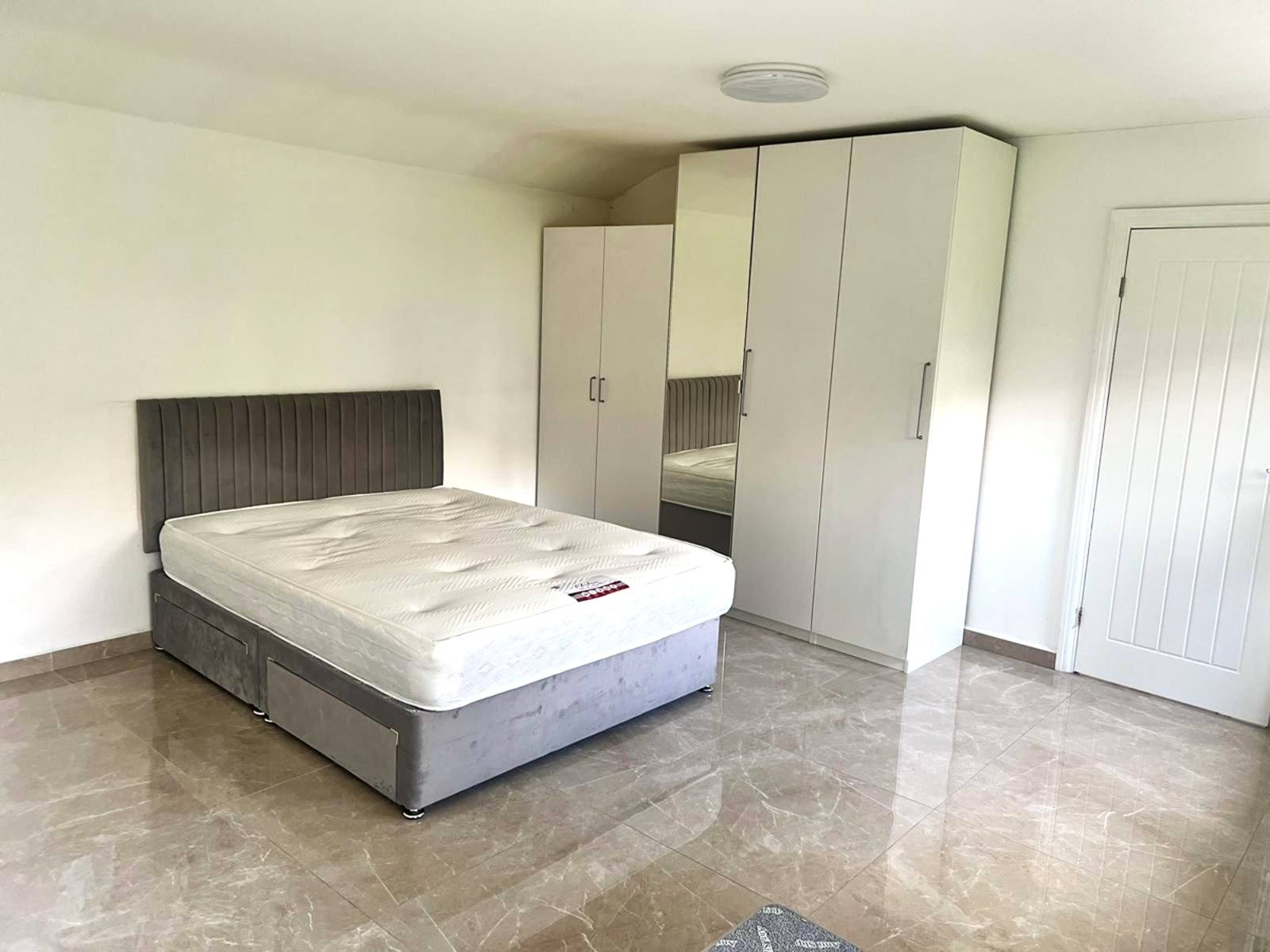 Flat Redden Court Road in Greater London