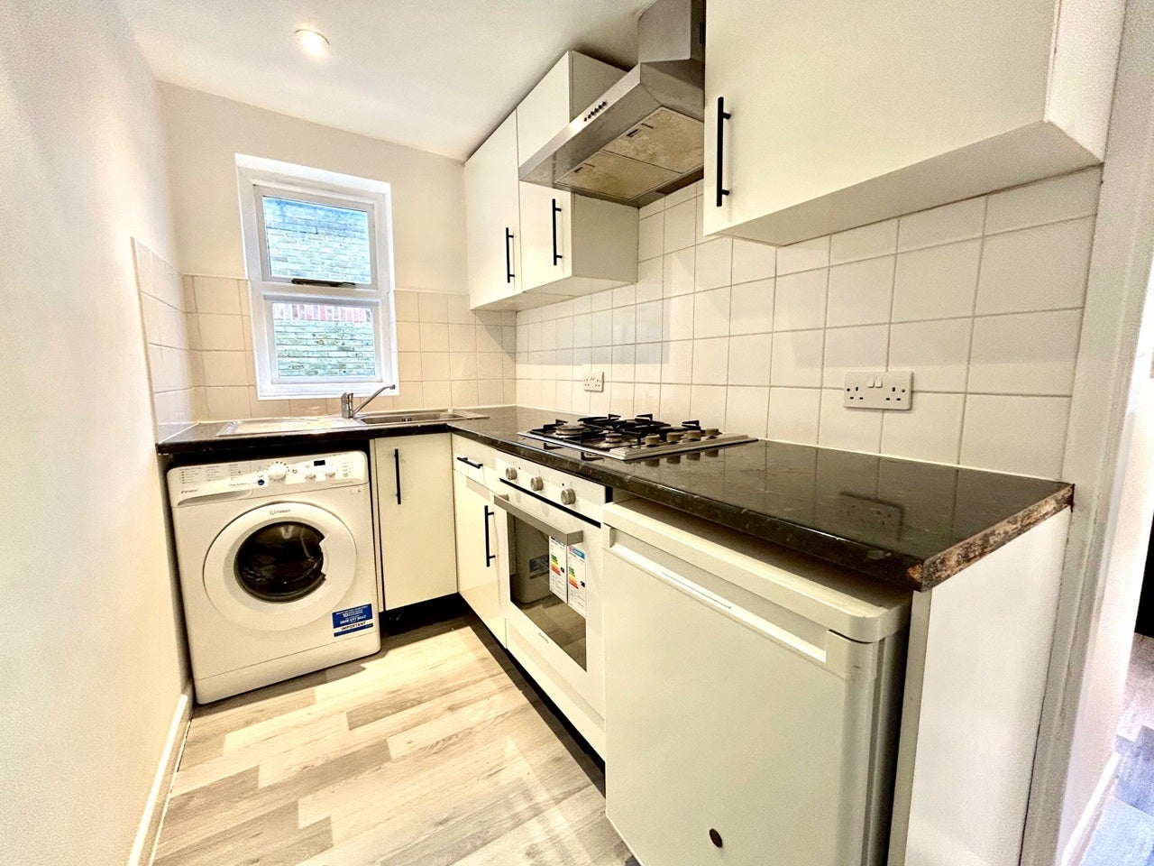 Room Broughton Road in Greater London