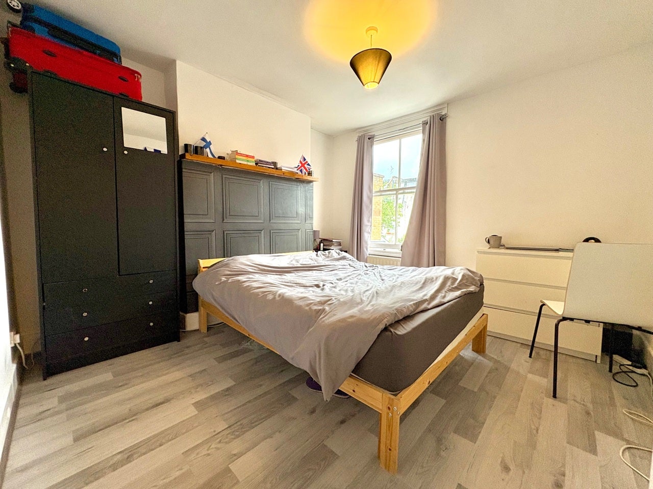 Room Broughton Road in Greater London
