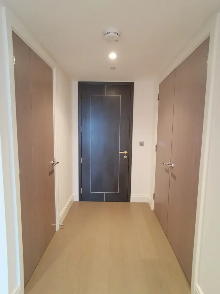 Flat Albert Embankment in Greater London